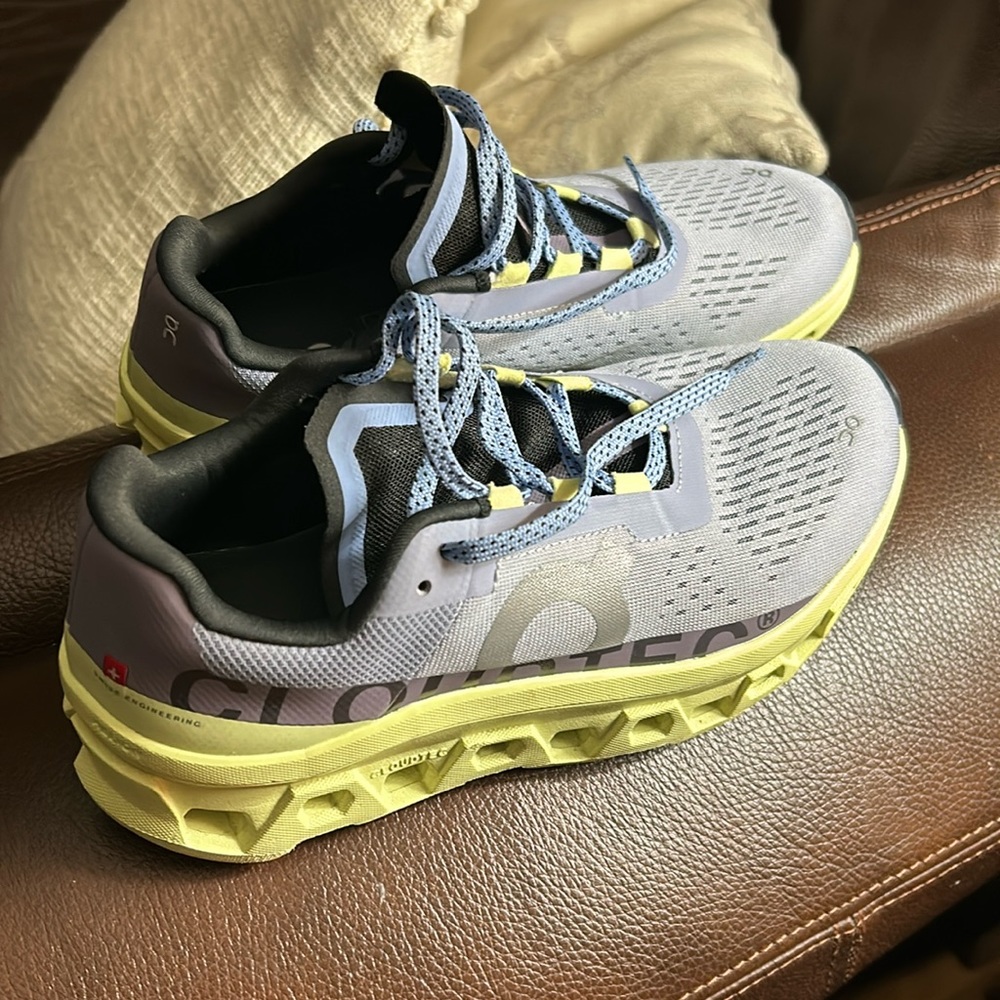 On Cloud Monster sneakers